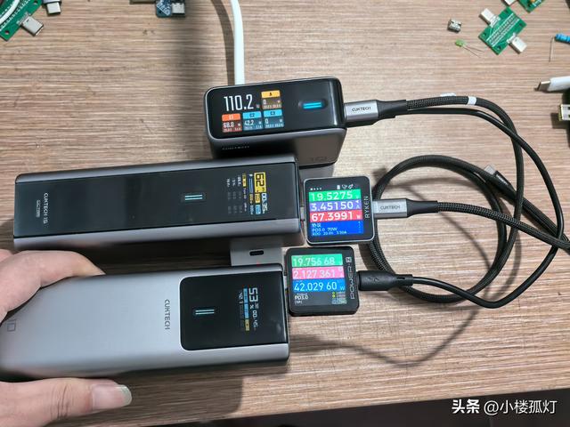 酷态科10号Ultra屏显充电器性能评测