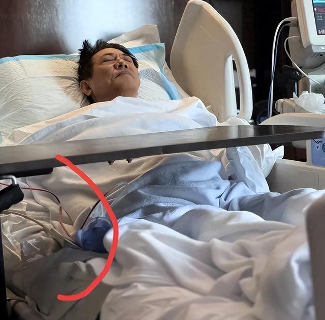 62岁李连杰回应噩耗，手术过程佛珠不离手，聊天记录透露更多细节