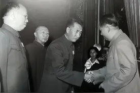 罗荣桓军职长期在聂荣臻之下，为何元帅排名反超过他？图片