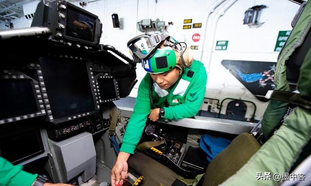 红海激战变乌龙，美军击落自家6700万战机，胡塞武装笑看内讧！