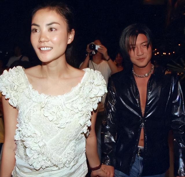 官方发文，高调官宣56岁王菲喜讯	，让谢霆锋和整个娱乐圈沉默了