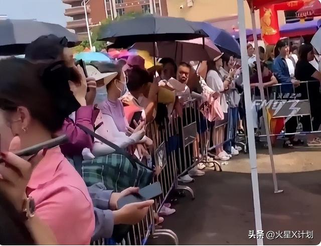 全红婵爸妈也没想到，别墅刚封顶，一家人就走上了大衣哥的老路