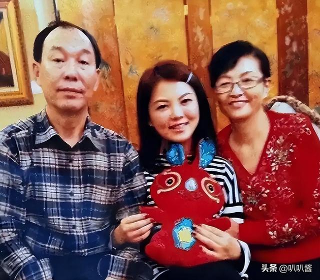 李湘被禁关5天后，家境被扒底朝天	，父母身份曝光，果然不简单