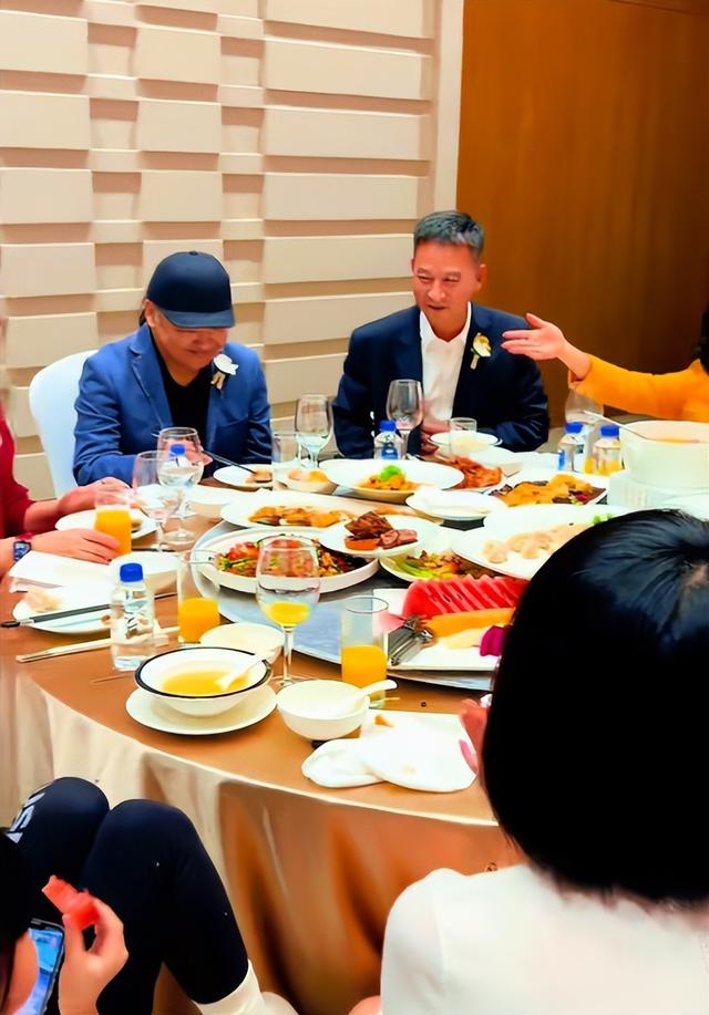 演都不演了！刘欢女儿大婚不到24小时，恶心的一幕出现了