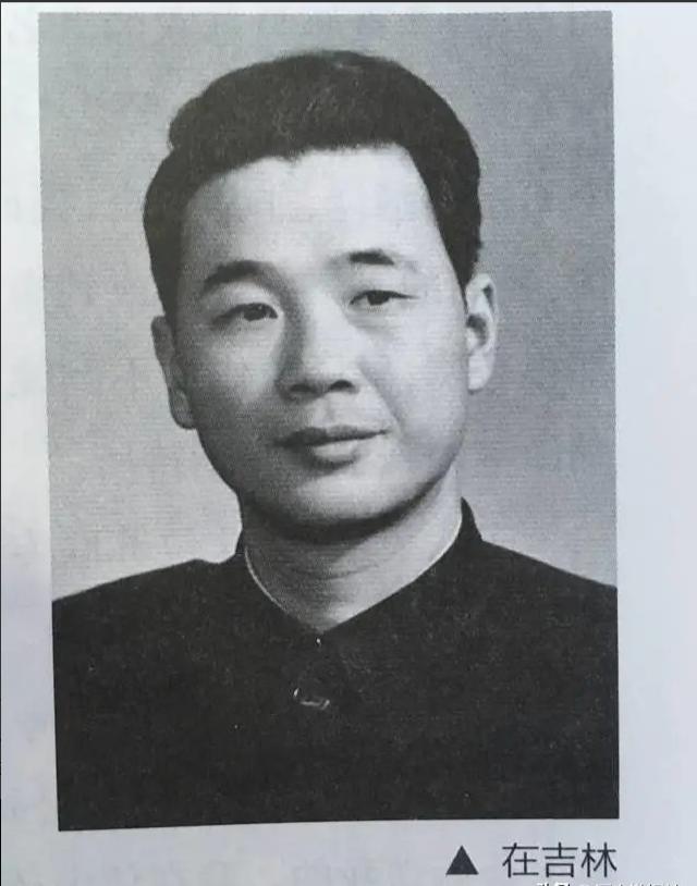 李鹏总理与女儿在一起的罕见留影，笑容灿烂喜笑颜开，温暖又温馨