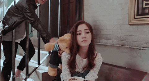 霍启山新恋情曝光不到1天，女方身份被扒光，整个霍家坐不住了！