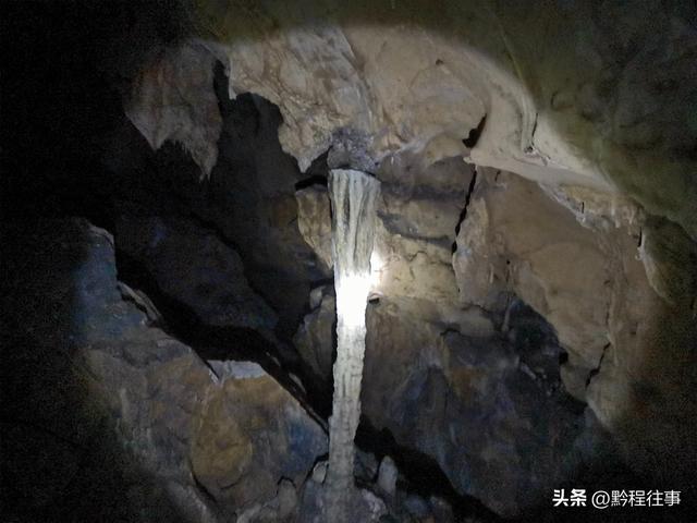 探险贵州深山原始溶洞，遇见一个躲匪洞、一座红军坟