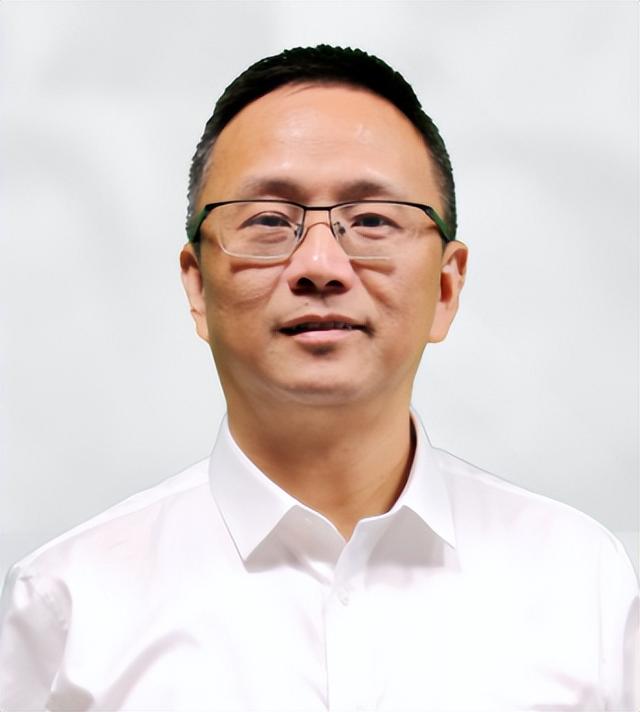 国务院最新任免9位干部