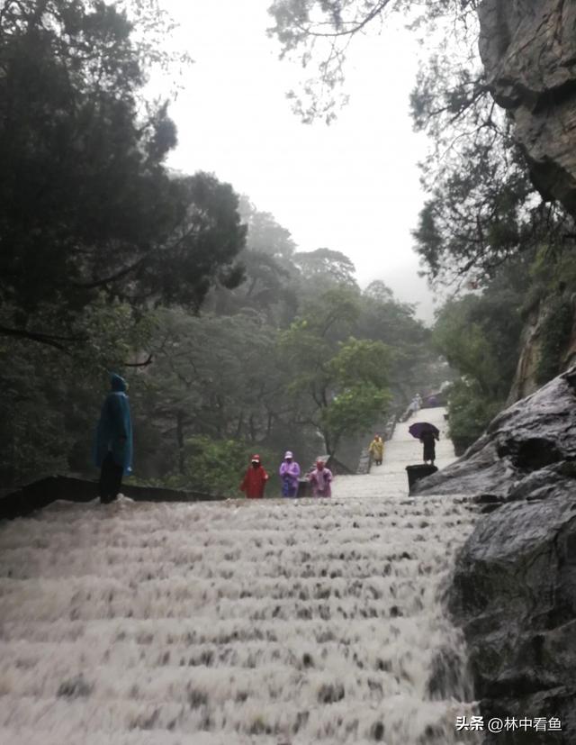 徒步登泰山之四—终章——冒雨徒步下山补看泰山关帝庙