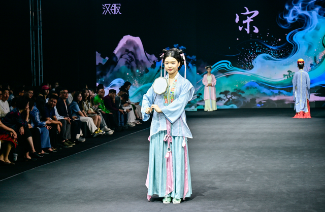 副中心开启少儿时装周！AI汉服大秀+VR体验，还有亲子工坊