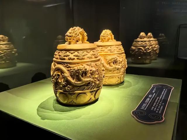 故宫百年大展，10小时排队看两眼《清明上河图》，抢票3天值吗？