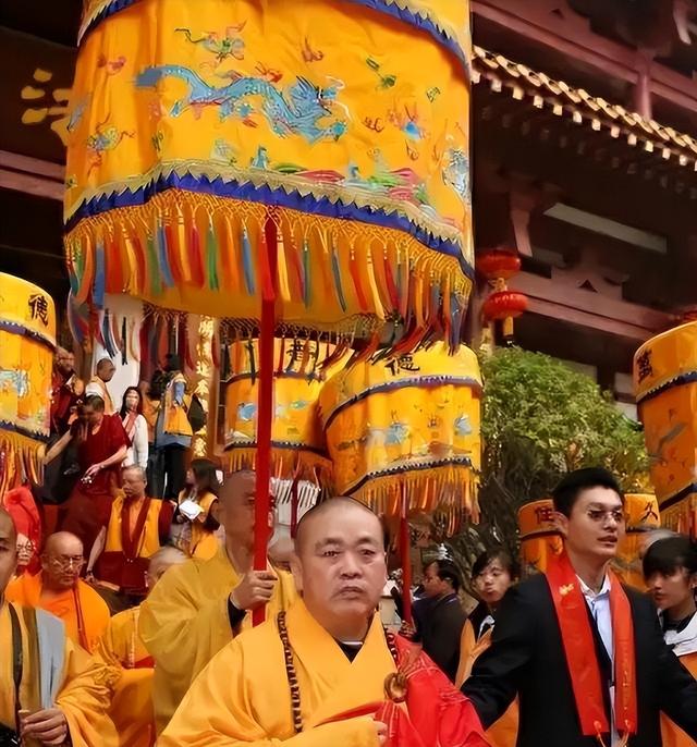 越扒越猛！释永信在少林寺有多爽，你根本想不到！难怪佛协再痛批