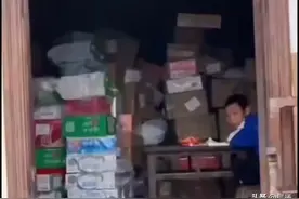 “儿食剩骨，正餐奉母”后续：老师视频已删除，处境让人担忧图片