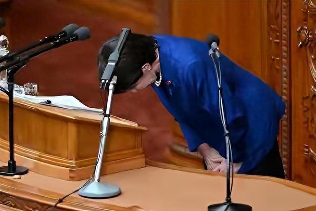 沉默14天高市再做表态：涉台立场不变但求网开一面，中方严肃回应