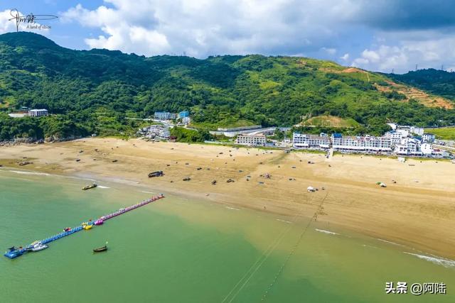 在苍南的黄金海岸线上，王孙沙滩算是个比较低调的避暑胜地