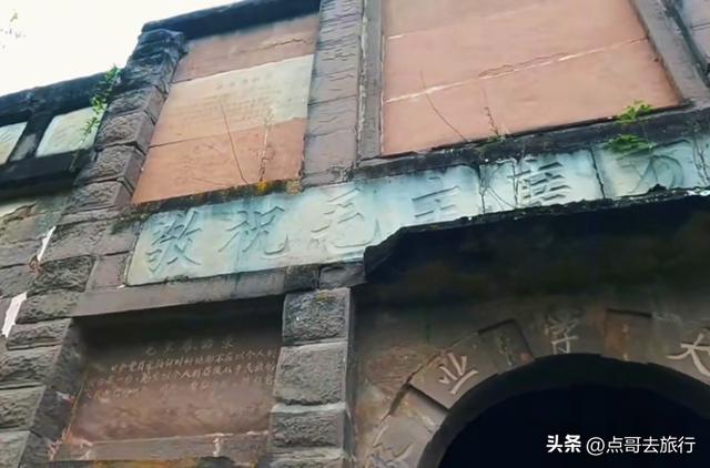 成都近郊，超级冷门徒步，山野藏流传已久的石屋，地铁公交直达！