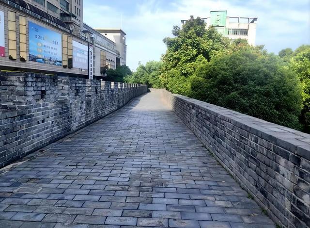 王羲之故居怎么在嵊州？这座小城用古镇、越剧和碳水给出了答案