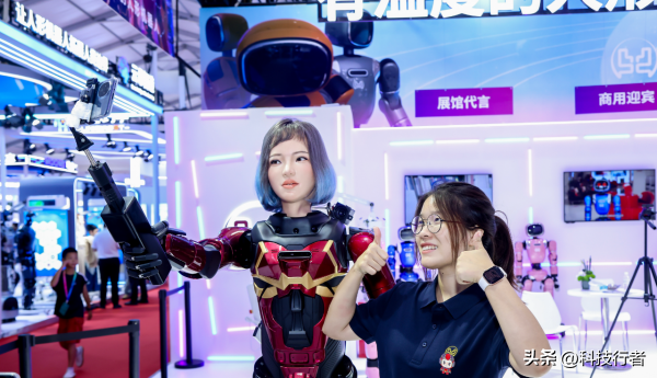 围观WRC 2025，看到了中国人形机器人的“一小步”