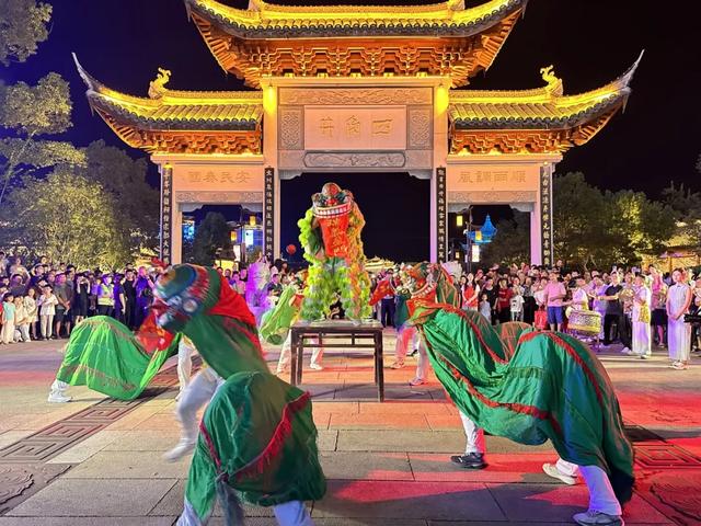 连城：非遗机甲共舞山城 文旅盛宴点燃双节