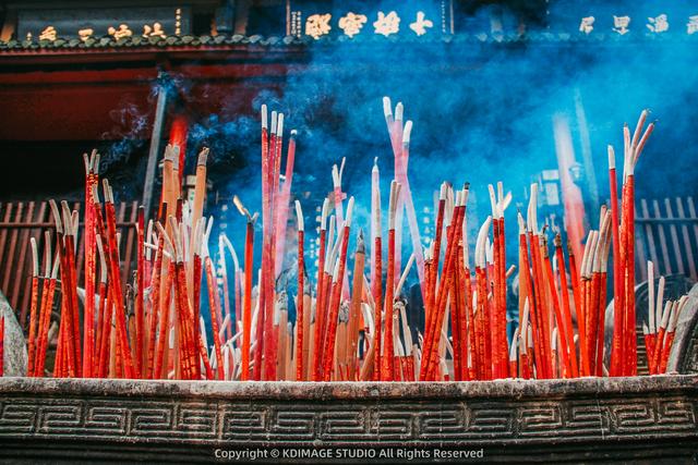 银色世界，雪中禅意：峨眉山的冬天美成了佛国仙境