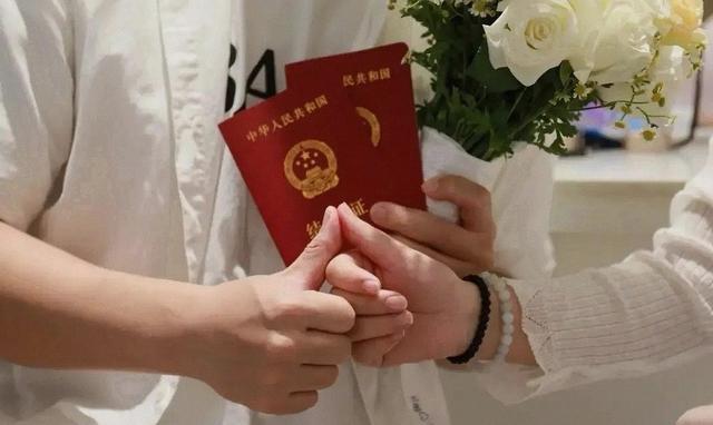 专家彻底错了! 生育率暴跌的祸首不是房价, 而是我们落下的那张土炕