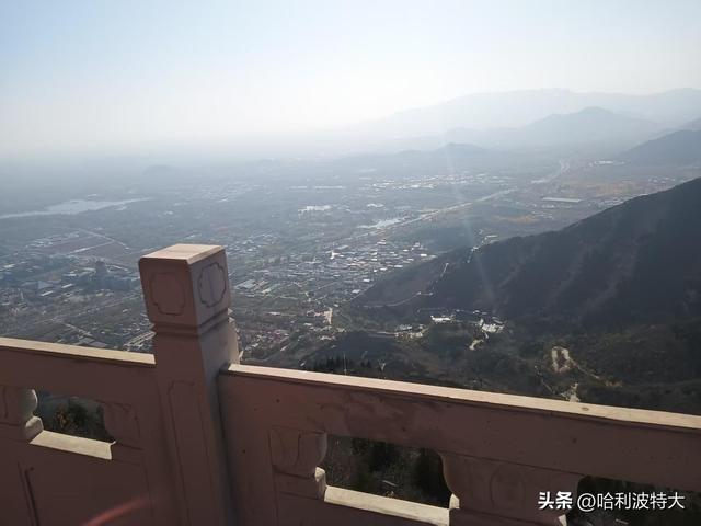 怒征西山公园，立在539.8米的顶峰