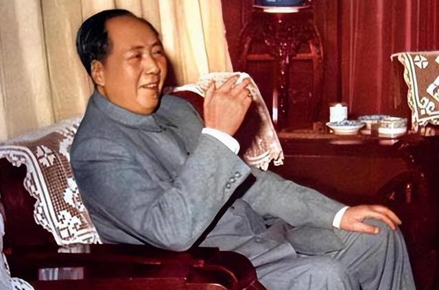 1954年，贺敏学前往中南海做客，毛主席一高兴，亲自打破一个常规