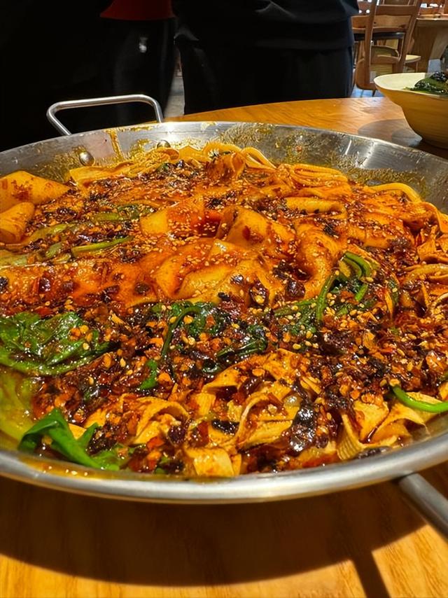 我是铜川人，去了宝鸡和天水，实话实说：这俩陕甘邻城差异真不小