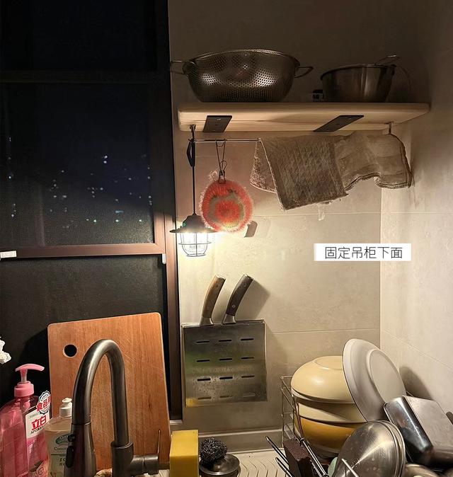 被网友的“锅盖收纳”惊呆了！不花什么钱，把锅盖收纳的服服帖帖