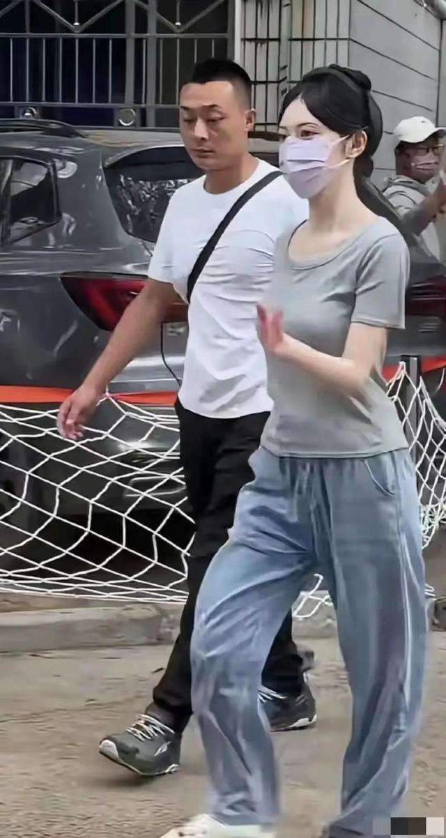 被景甜惊艳到！前凸后翘的曲线，张继科恐怕肠子都悔青了！