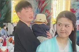 朱小伟陈萌合体为儿子庆生，前妻陈亚男过得也不差图片