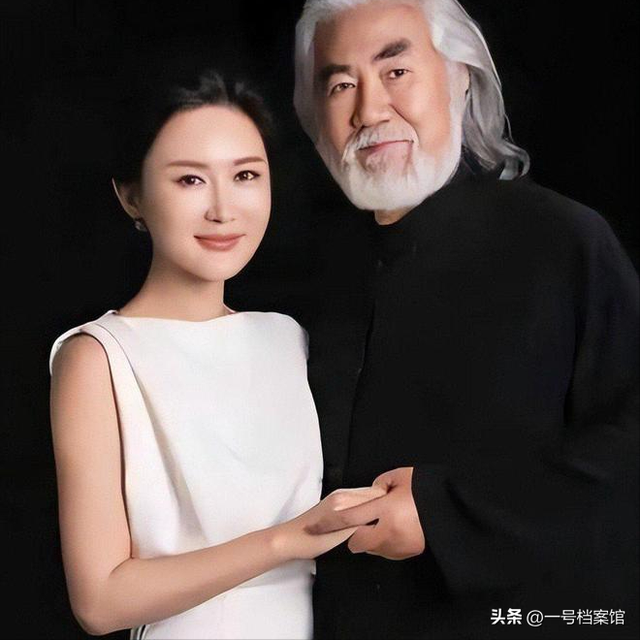 一语成谶！74岁张纪中爷孙恋翻车，年仅一岁的女儿承受“恶意”