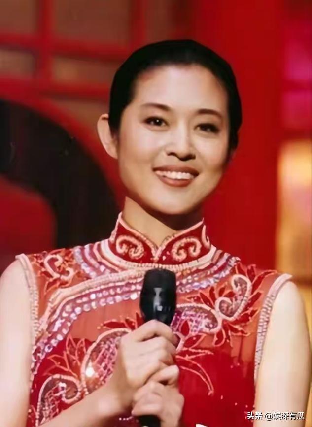 长得太美被导演占为己有，4年后生下大明星儿子，16岁开始争光了