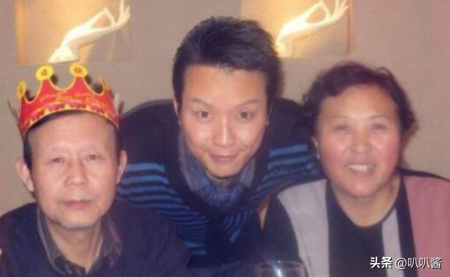 善恶终有报！47岁“跌落神坛”的李玉刚，终是活成了“跳梁小丑	”