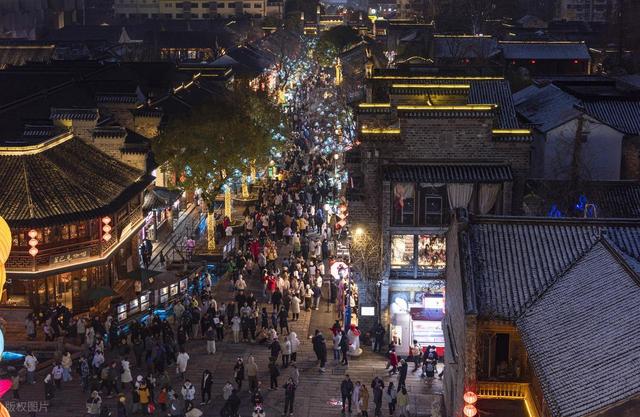 又到了秋天，第一座旅游城市，肯定选择六朝古都——南京！