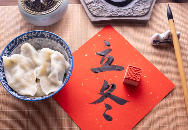 明天立冬，“立冬不过午，冬天冻死牛”，冬天冷不冷就看明天！