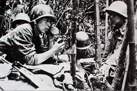 1989年老山前线，解放军主动送给越军一车礼物，香烟罐头还有手表图片