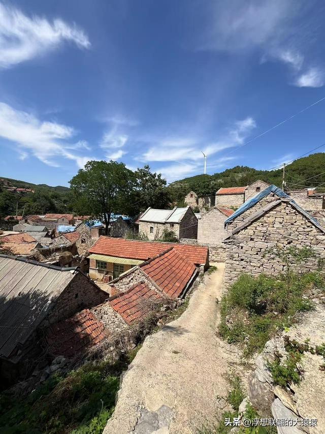 章丘官庄西南峪，和西周峪一样也是座美妙且质朴的古村