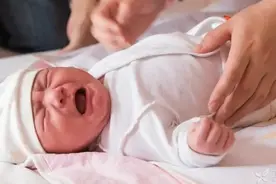 二月闹、肠胀气？宝宝乳糖不耐受的几个信号，家长必看！图片