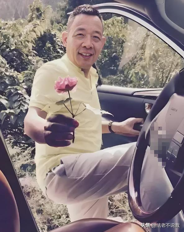 为胖东来苦干12年，因没及时迎客被开除，内幕被扒，冤的不止一个