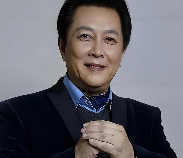 没想到	，73岁唐国强受邀观礼阅兵刚一个月，竟再令所有人刮目相看