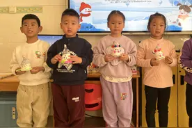 利津县第三实验幼儿园开展“纸杯雪人 快乐加满”——手工DIY活动图片