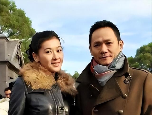 15年前，在妻子葬礼上哭到昏过去的果靖霖，如今过得怎么样了？