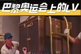 笑不活了家人们！LV一觉醒来天塌了 冲上热搜，网友评论真的是一绝图片