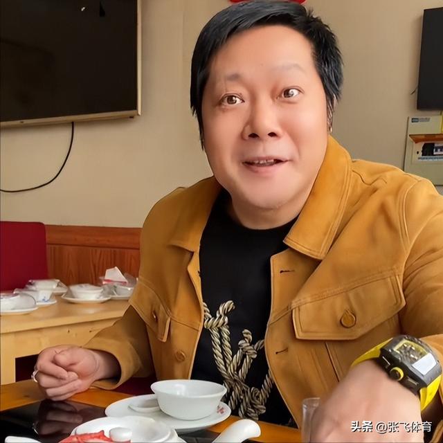 北京肖哥突发去世，年仅45岁，家里原石成堆开大奔	，十几套房出租