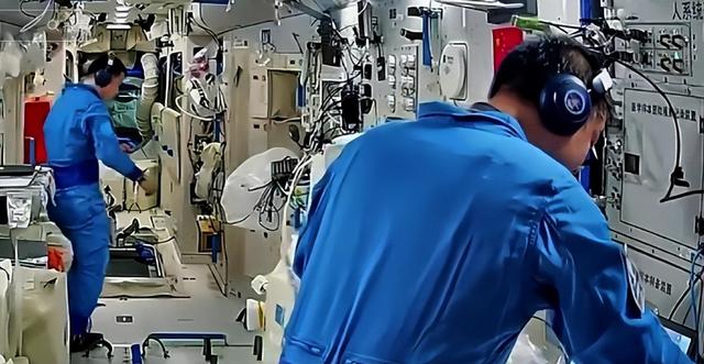 悬着的心终于放下，滞留太空的中国航天员，带来意想不到的惊喜