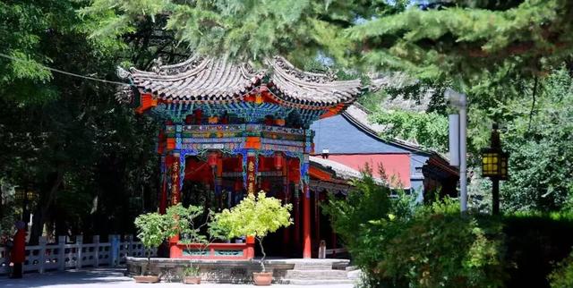 旅行进行曲：国庆来临夏，装满一箱子的风景与快乐