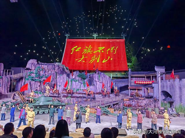 夜映红城！新县大型红色实景演艺点亮大别山精神 映照老区振兴路