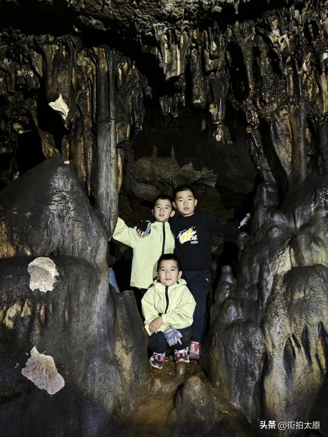 山西阳泉发现一处山洞，洞口阴森诡异，内部犹如一个玄幻空间
