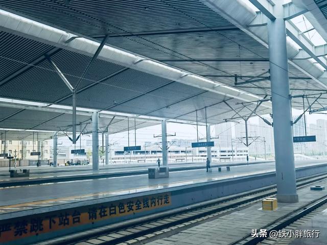 G667次，北京到银川的标杆复兴号列车，全程中间停靠5站